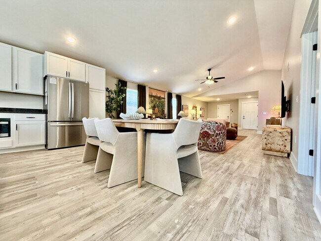 Building Photo - 5 Bed 3 Bath Home With Hot Tub In West Chester, OH