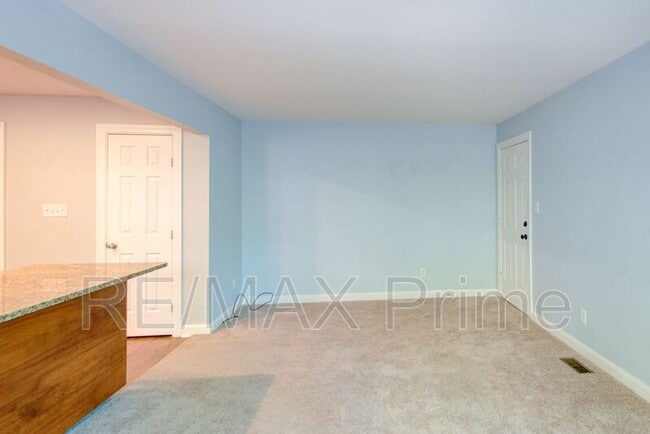 Building Photo - 1229 Llewellyn Ave