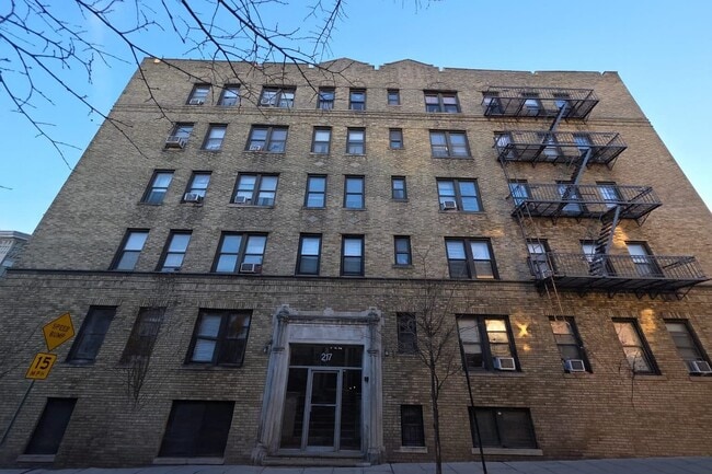 Building Photo - 217 44th St