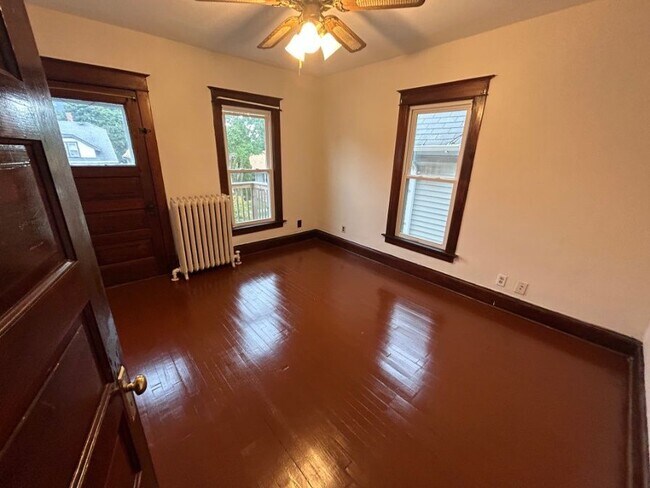 Building Photo - 1213 S 72nd St