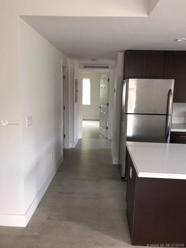 Building Photo - 1010 N 18th Ct