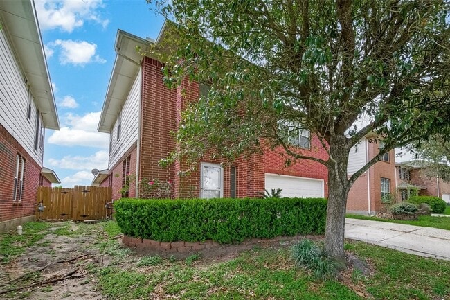 Building Photo - 13915 Maleewan Ln