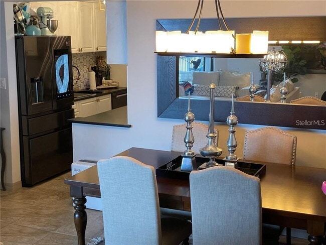 Building Photo - TURNKEY FURNISHED WATERFRONT RENTAL – Live the Island Life on Siesta Key