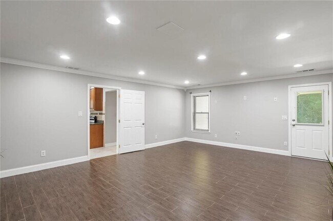 Building Photo - 2115 Julien Overlook