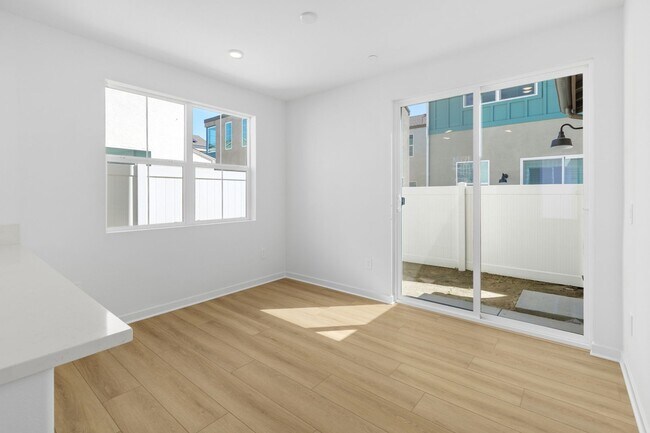 Building Photo - Modern Comfort & Style in Prime Ontario Location