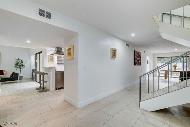 Building Photo - 945 Vegas Valley Dr