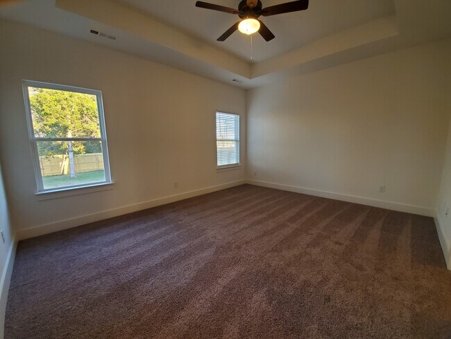 Building Photo - 220 Hermitage Point Dr