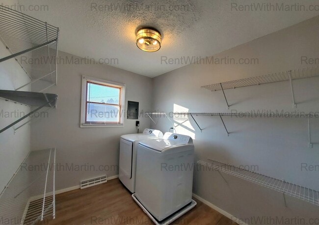 Building Photo - 780 Russell Rd