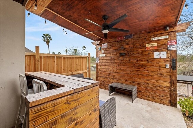 Building Photo - 17 B W St