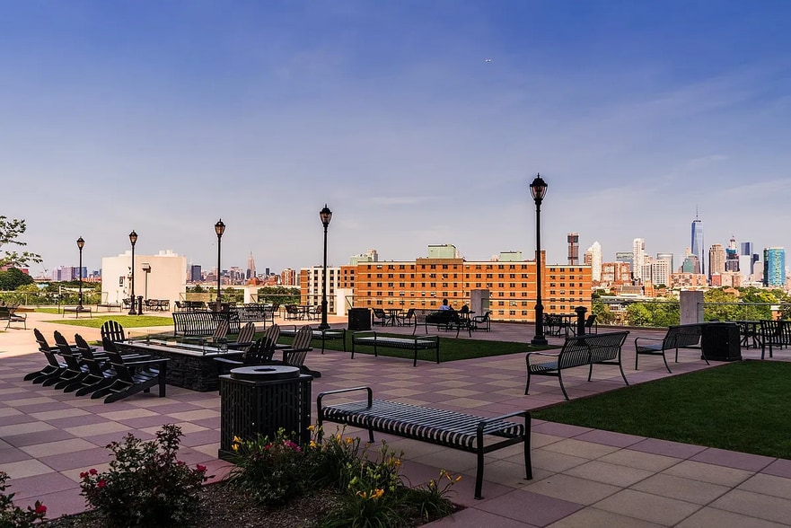 Building Photo - 4 Beacon Way