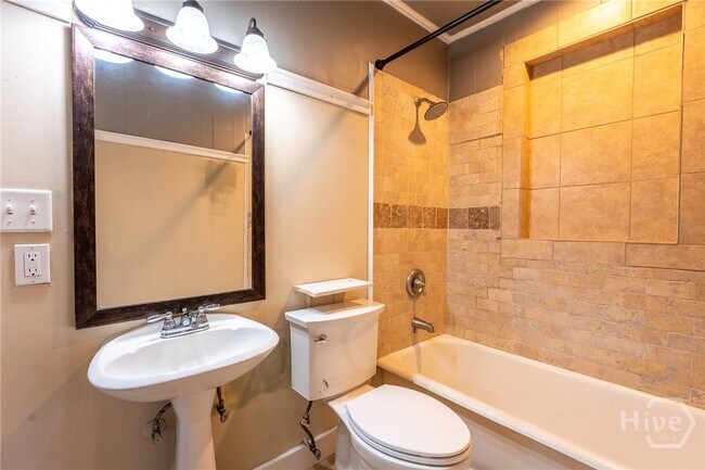 Building Photo - 3312 Falligant Ave