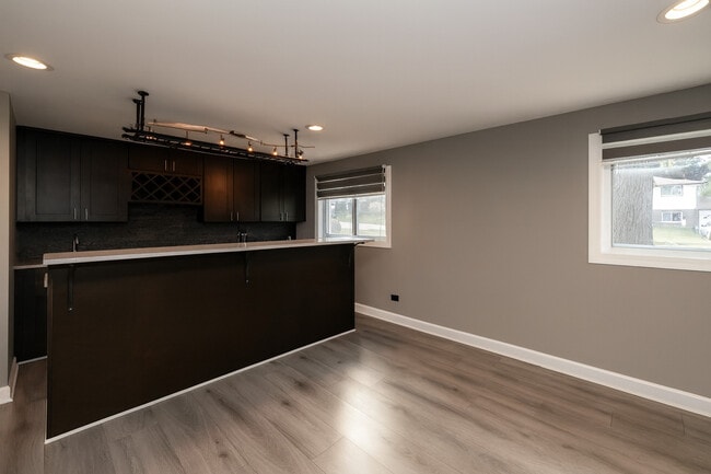 Building Photo - 8909 S 85th Ct