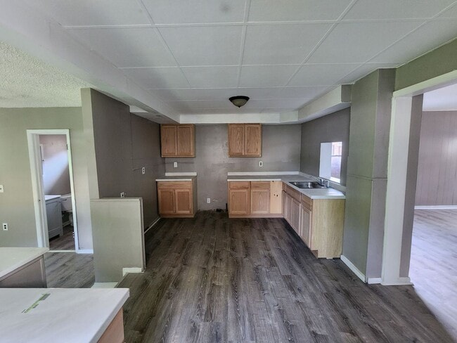 Building Photo - Two Bedroom Single Family Home!