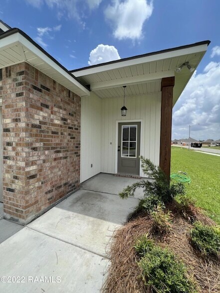 Building Photo - 307 Grassy Meadows Ln