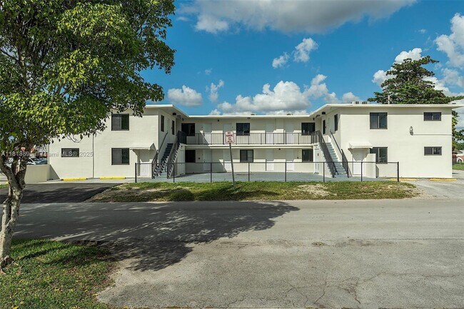 Building Photo - 4037 SW 65th Ave