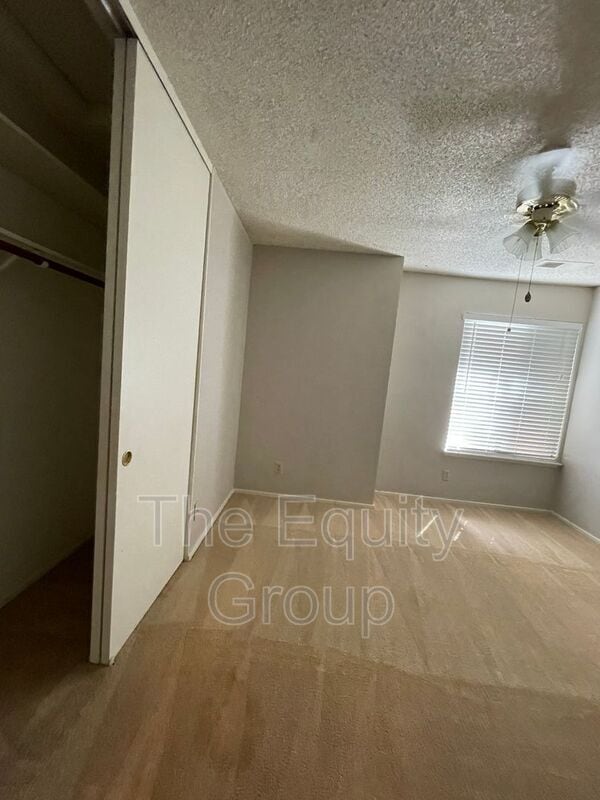 Building Photo - 1615 E Castlecrest Ave