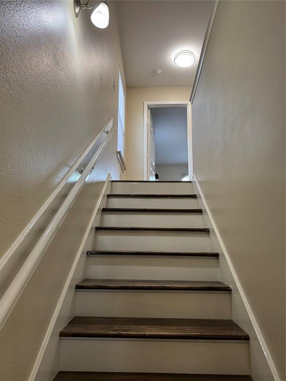 Building Photo - 6435 Waldron Dr