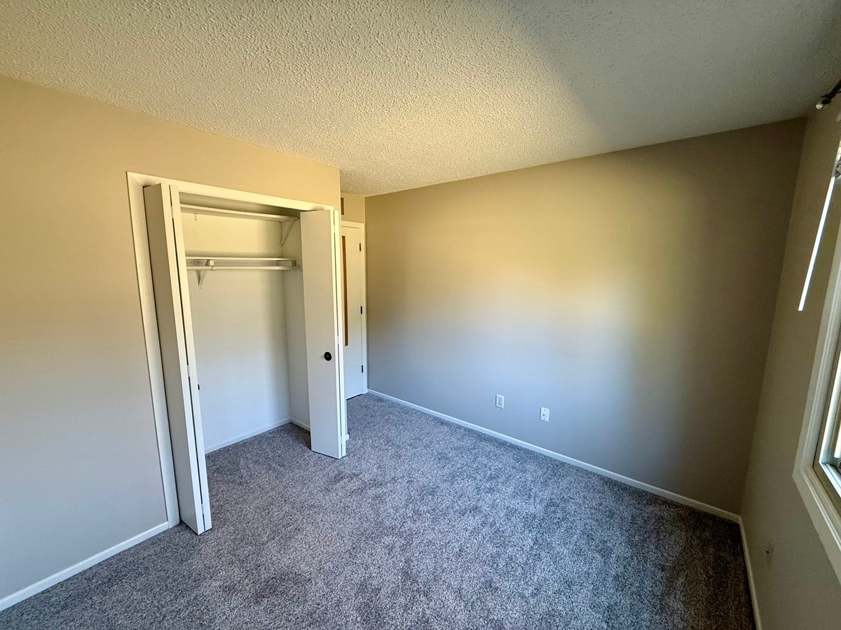 Building Photo - 8856 Jasmine Ln