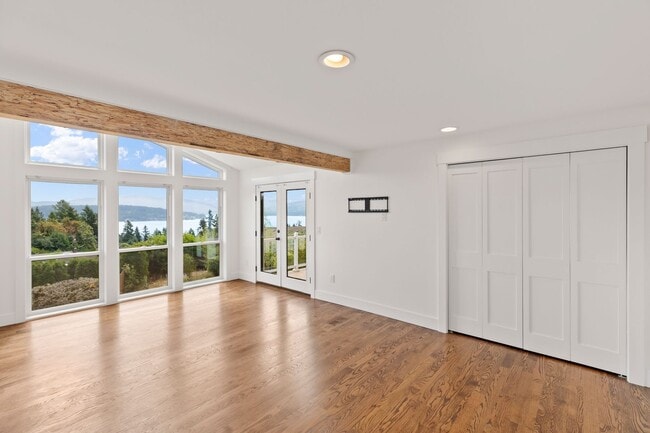 Building Photo - Lochmoor Lakeview Home in Bellevue