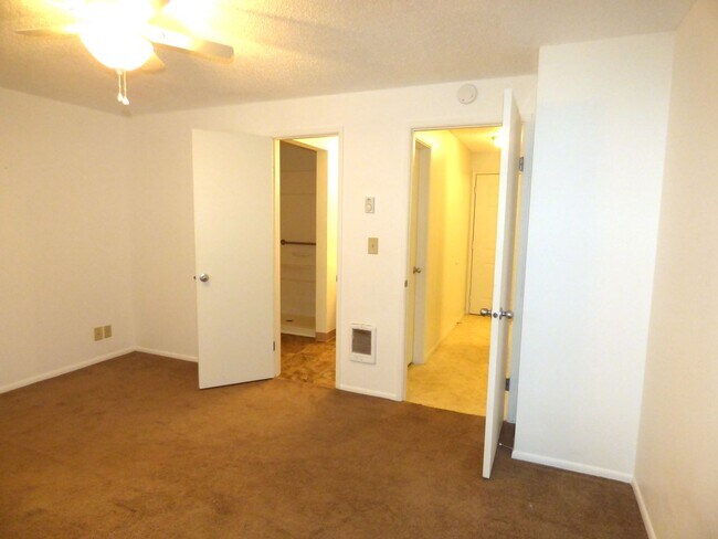 Building Photo - Cumjul05 - 1053-1055 Lansford Dr SE