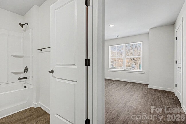 Building Photo - 104 10th Ave SE