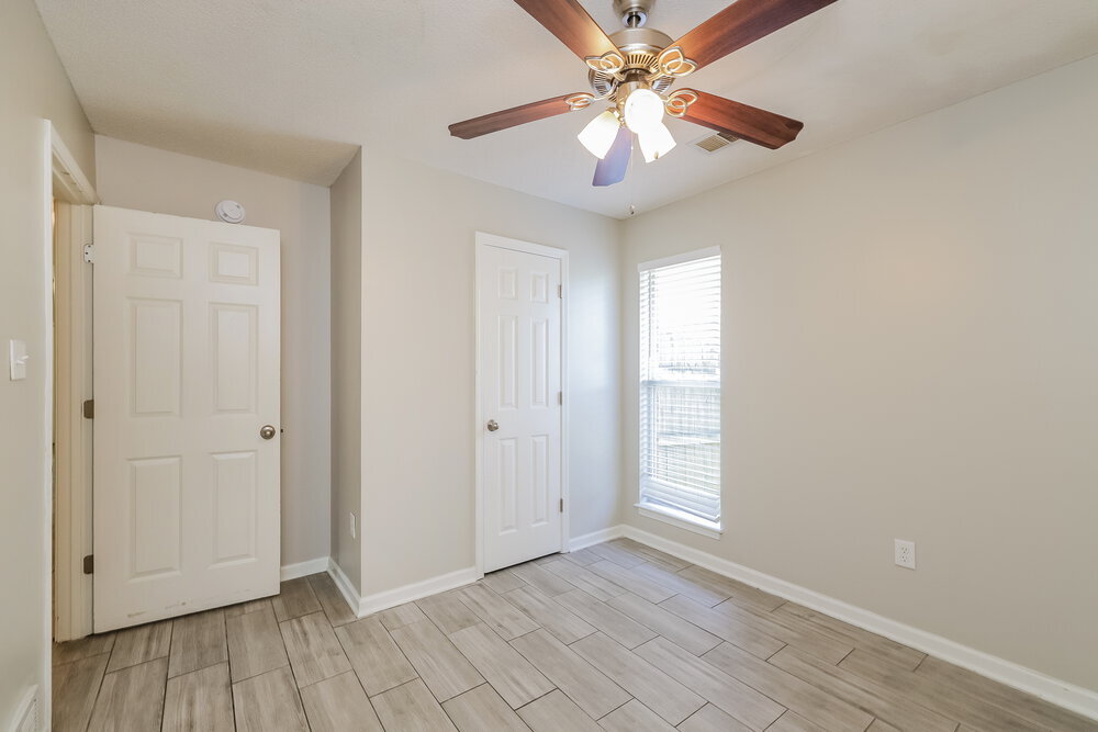 Building Photo - 1104 Parkview Cir N