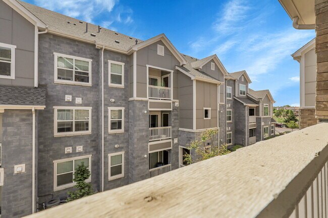 Building Photo - $2,775 - 3 Bed, 3 Bath Condo in Aurora wit...