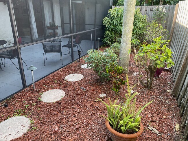 Building Photo - 11674 Pointe Cir