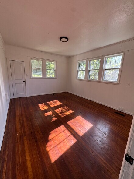 Building Photo - 7123 3rd Ave S