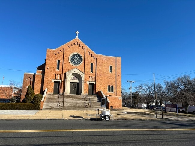 Building Photo - 1020 Sewall Ave