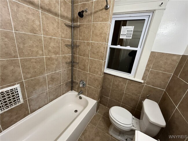 Building Photo - 168 Rodney Ave