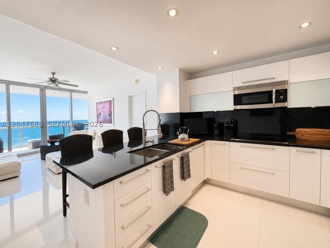 Building Photo - 17121 Collins Ave