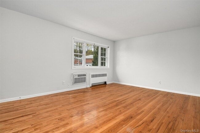 Building Photo - 451 Main St