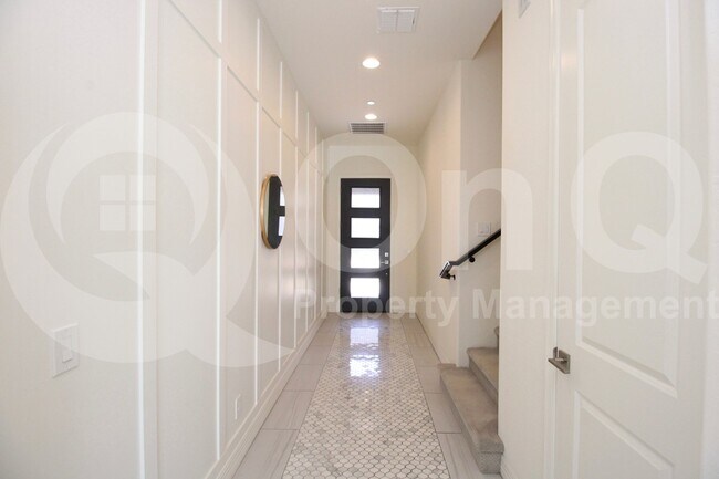 Building Photo - 7330 E Vista Bonita Dr