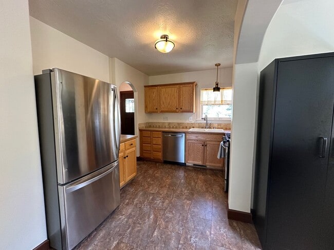 Building Photo - Stunning 3-Bedroom Craftsman Home in Kendall Yards