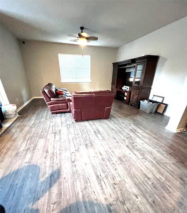 Building Photo - 422 Abbey Ln