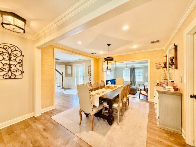 Building Photo - 3 Turnabout Ln