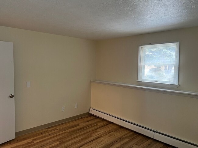 Building Photo - 2-11 Briarwood Dr