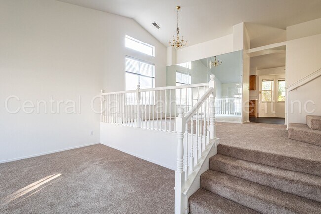 Building Photo - 4 Bedroom/2.5 Bath Home located in RiverLakes - $2645 Per month!