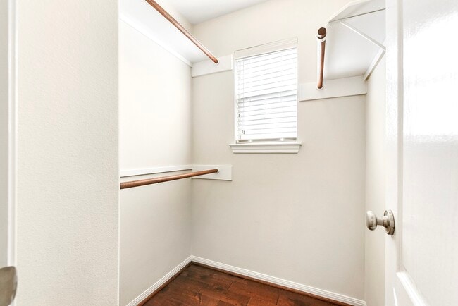 Building Photo - 28514 Hayden Park Dr