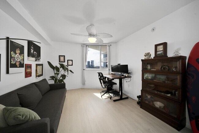 Building Photo - 1551 N Flagler Dr