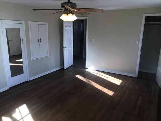 Building Photo - 223 E Independence St