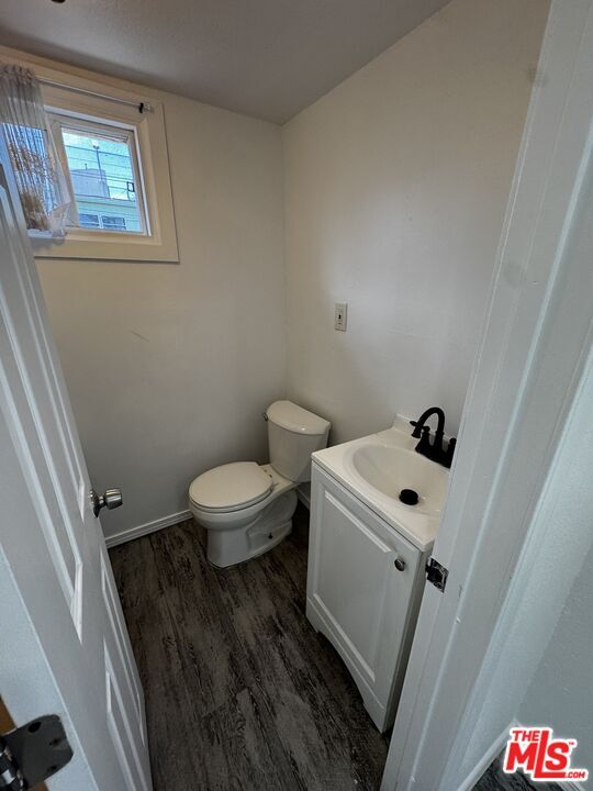 Building Photo - 1513 W 58th Pl