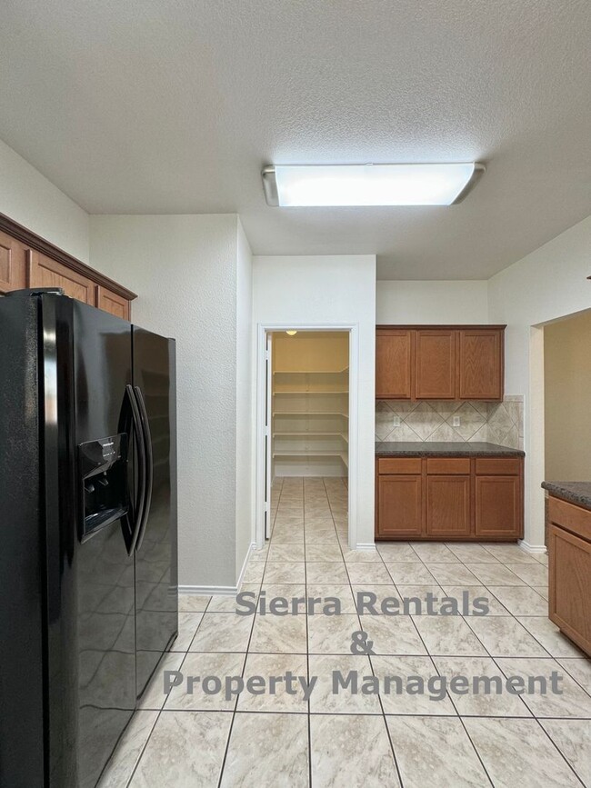 Building Photo - 2 WEEKS FREE RENT!!! Beautiful 3 Bed 2 Bat...