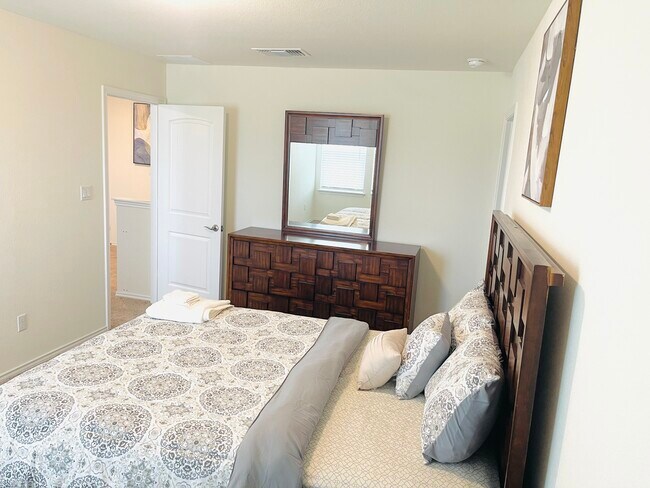 Building Photo - 2110 Goji Ln