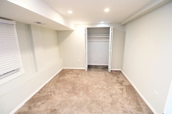 Building Photo - 712 N Willard Ct