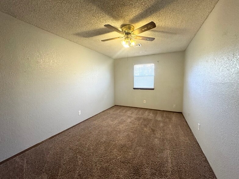 Building Photo - 9821 Larkspur Ln