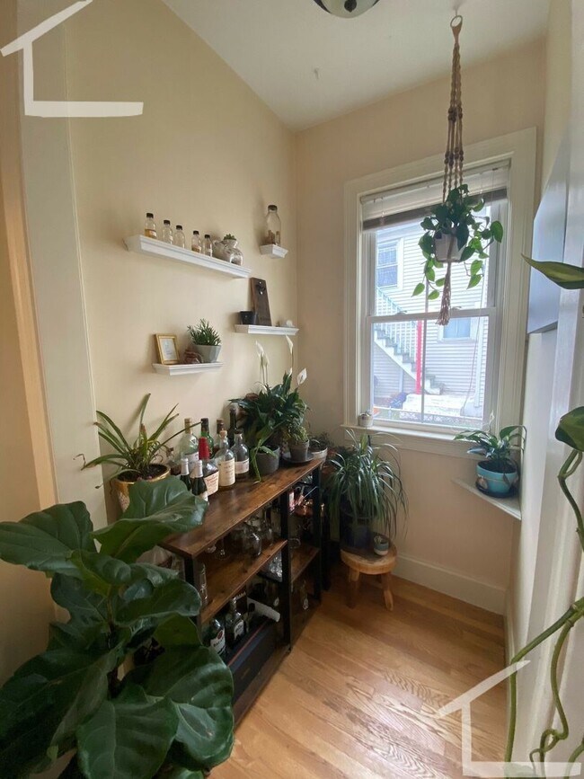 Building Photo - Awesome 2 bed in Brighton..... June 1st move in