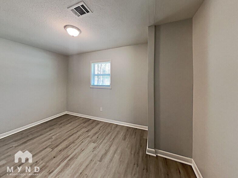 Building Photo - 8989 Leaf Ln