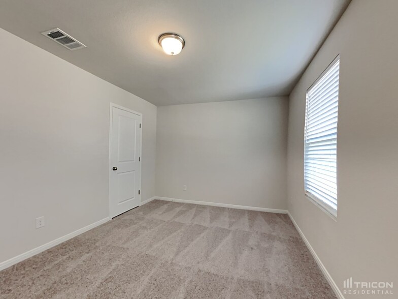 Building Photo - 10122 Cerritos dr